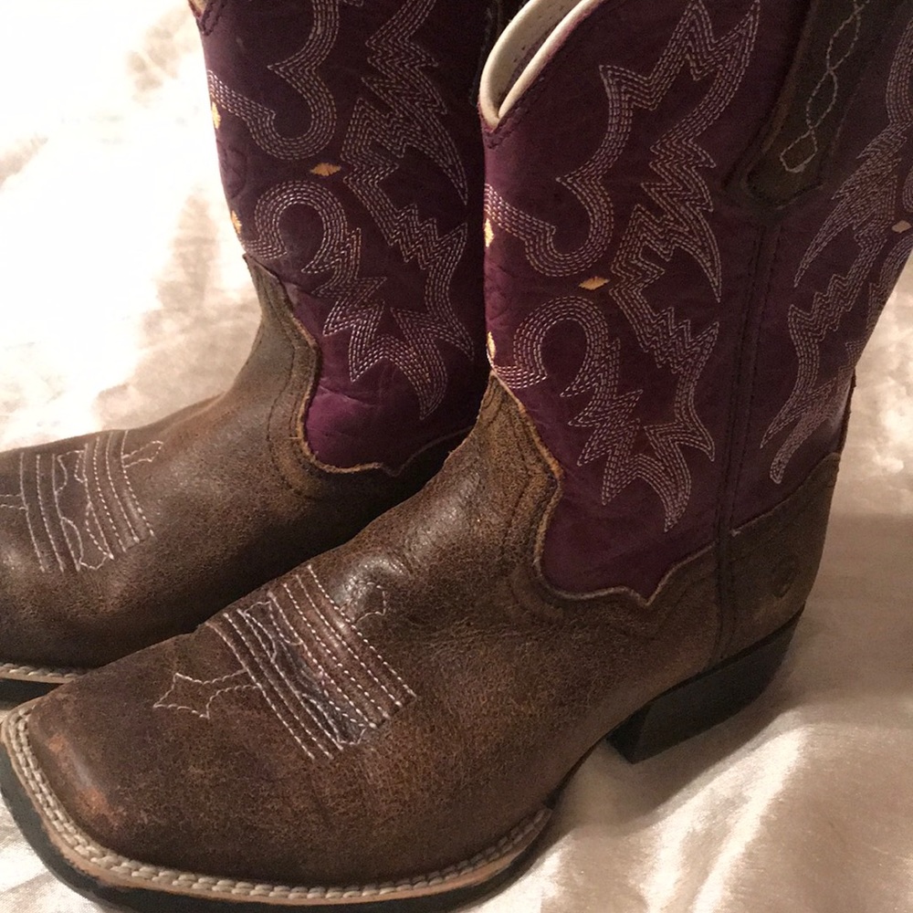 Lariat plum tombstone boots